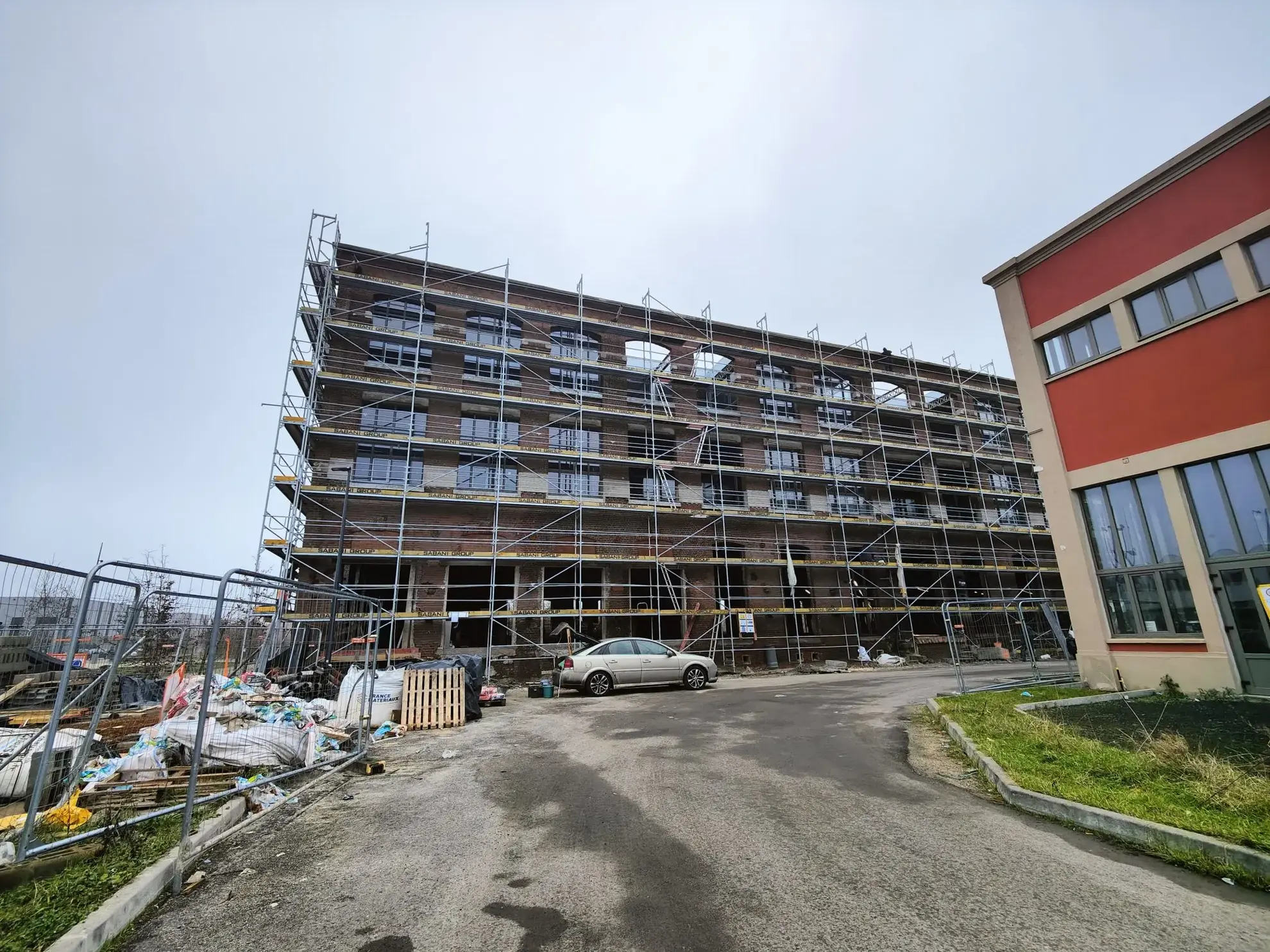 Loft brut à aménager dans la Lainière Résidence à Roubaix 