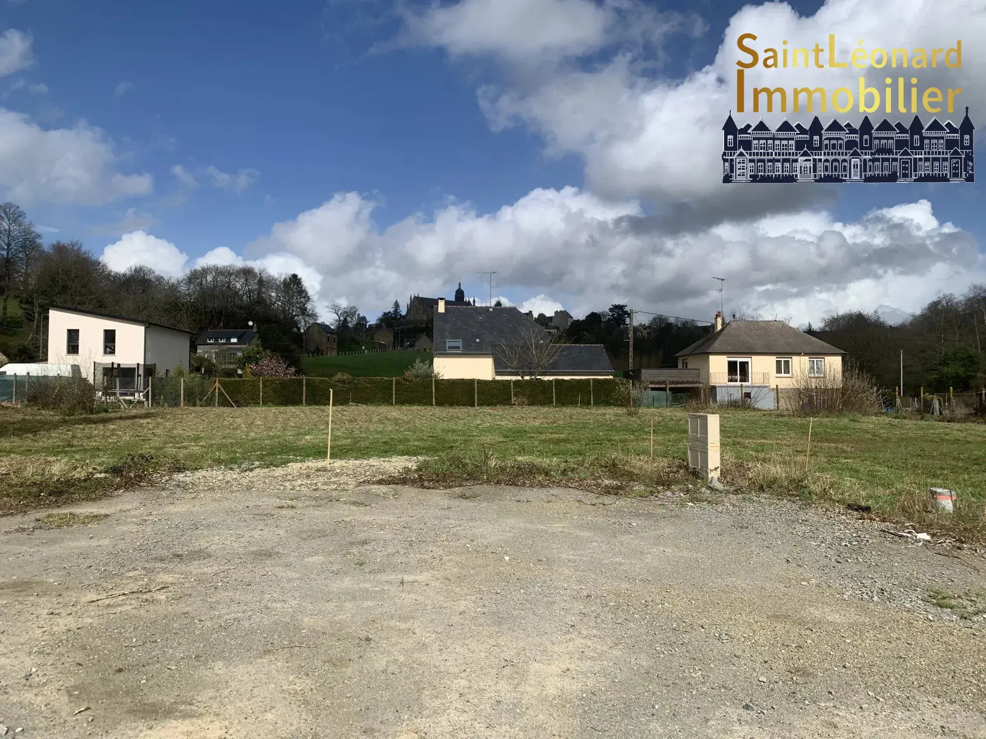 Terrain constructible de 502 m² à Lecousse, environnement paisible 