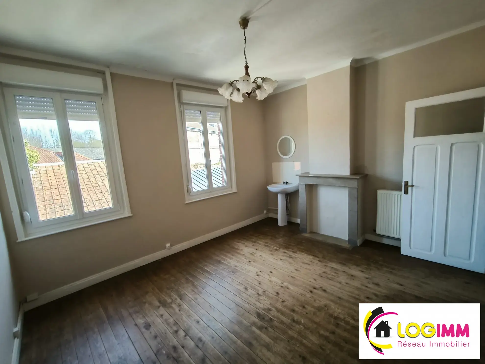 Maison de ville à vendre à Le Quesnoy avec 2 chambres et cour extérieure 