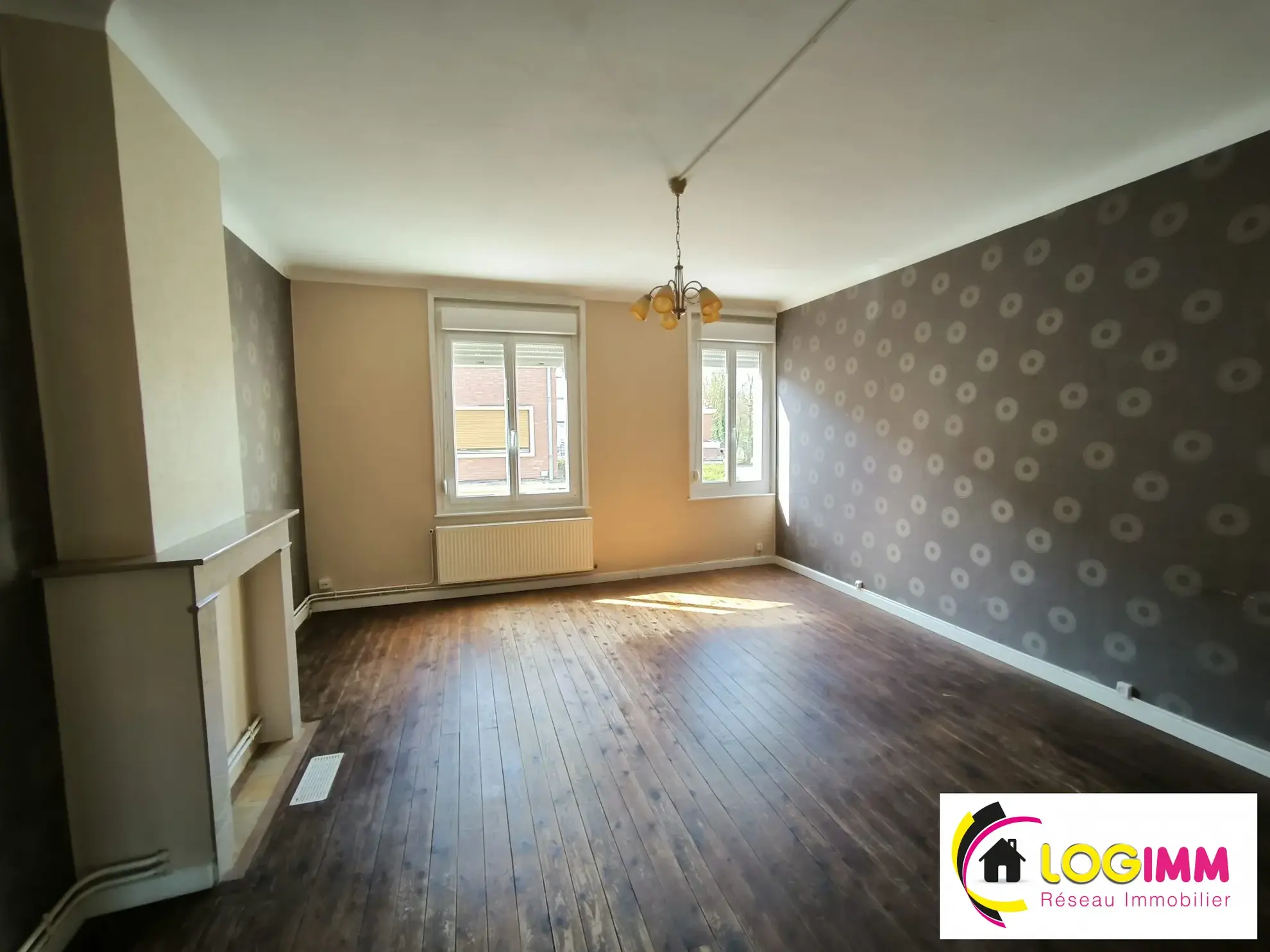 Maison de ville à vendre à Le Quesnoy avec 2 chambres et cour extérieure 