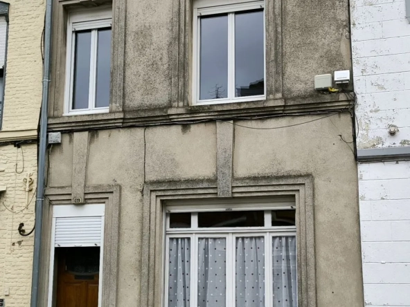 Maison de ville à vendre à Le Quesnoy avec 2 chambres et cour extérieure