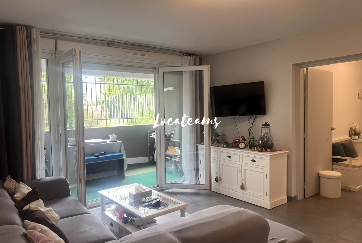Appartement T3 lumineux de 67 m² avec terrasse et parking à Marseille 