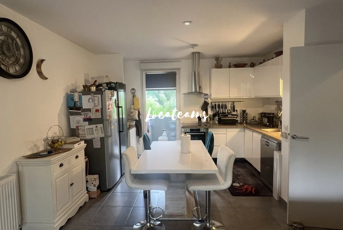 Appartement T3 lumineux de 67 m² avec terrasse et parking à Marseille 