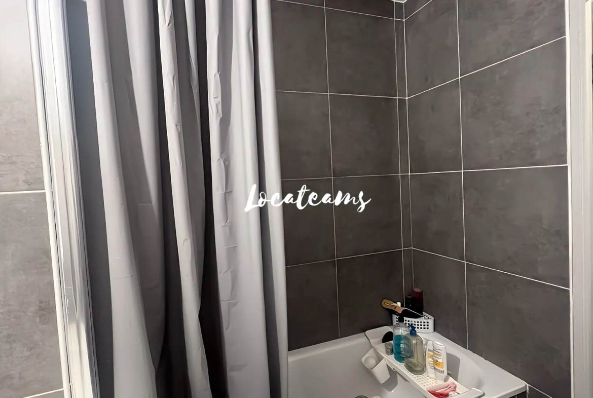 Appartement T3 lumineux de 67 m² avec terrasse et parking à Marseille 
