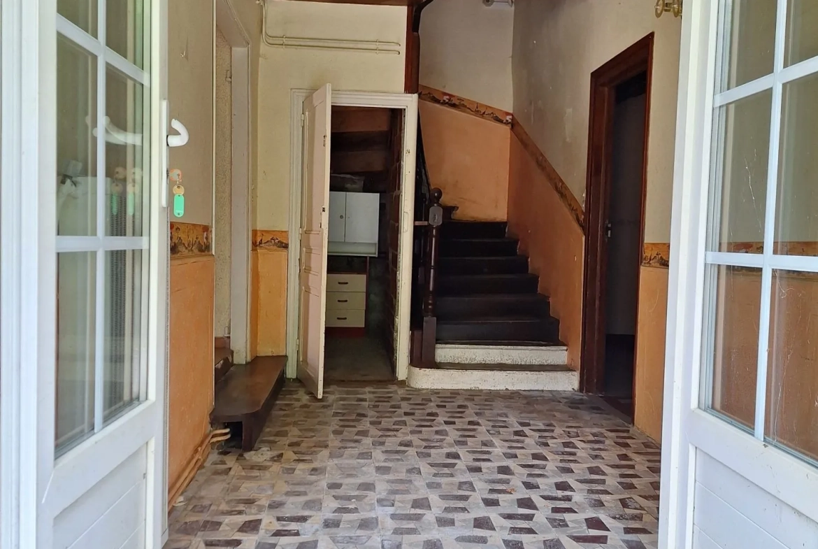 Maison à rénover à Pamiers, charme et potentiel au bord de l'Ariège 
