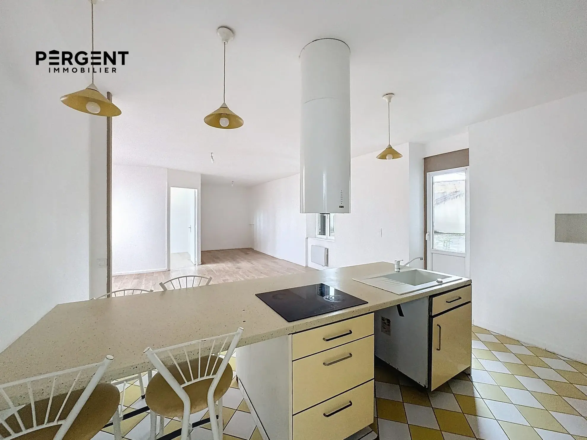 Appartement de 75 m² au rez-de-chaussée à Mézières - Lumineux et indépendant 