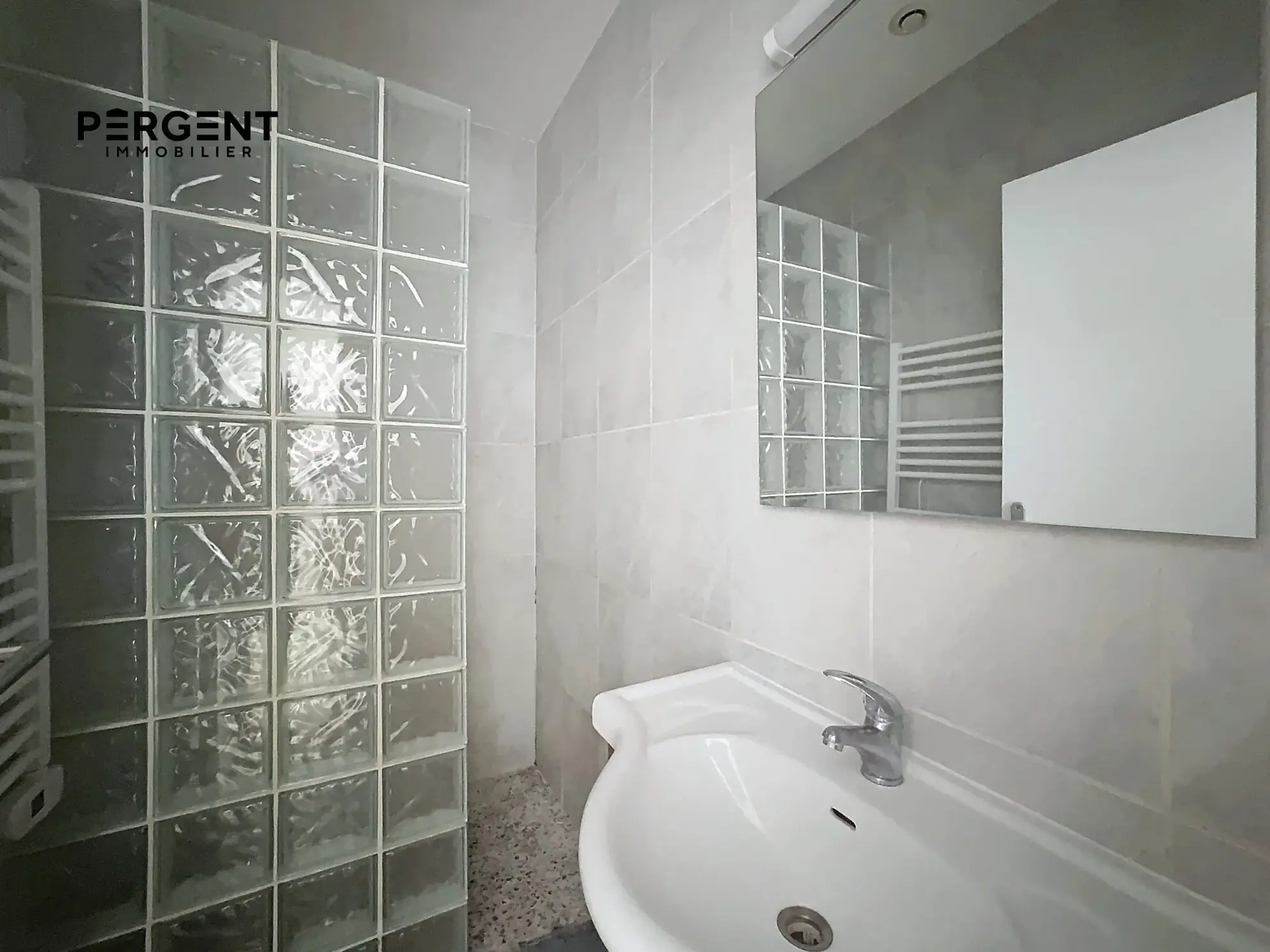 Appartement de 75 m² au rez-de-chaussée à Mézières - Lumineux et indépendant 