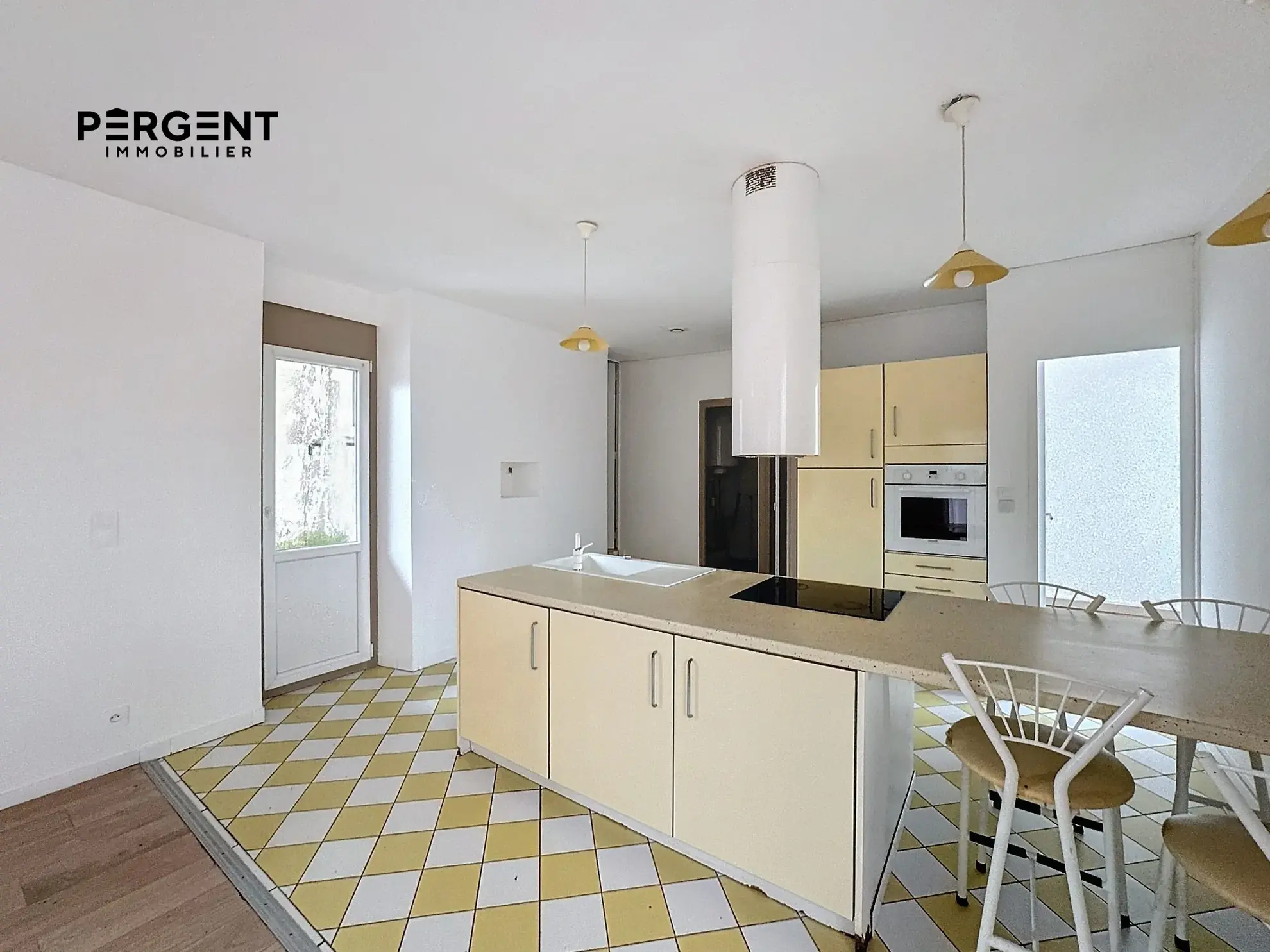 Appartement de 75 m² au rez-de-chaussée à Mézières - Lumineux et indépendant 