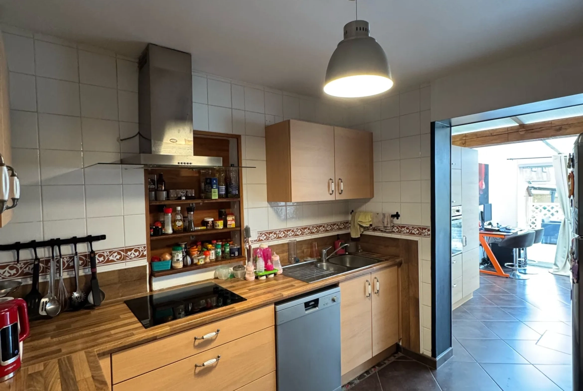 Charmante maison de 105 m² avec jardin, véranda et garage à Haulchin 