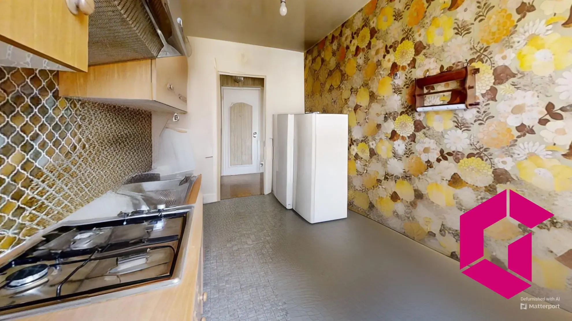 Appartement T5 à rénover avec balcon et garage à Saint-Étienne 