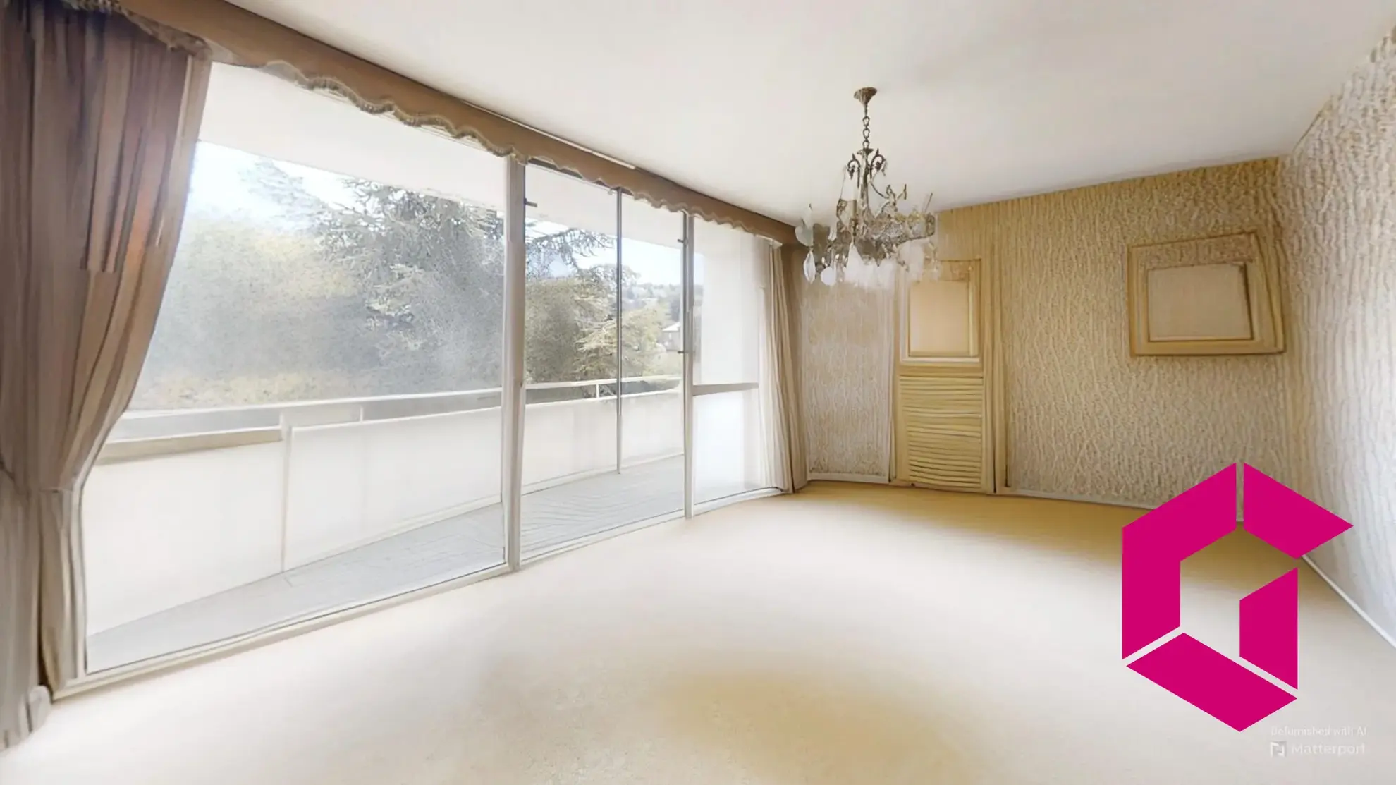 Appartement T5 à rénover avec balcon et garage à Saint-Étienne 