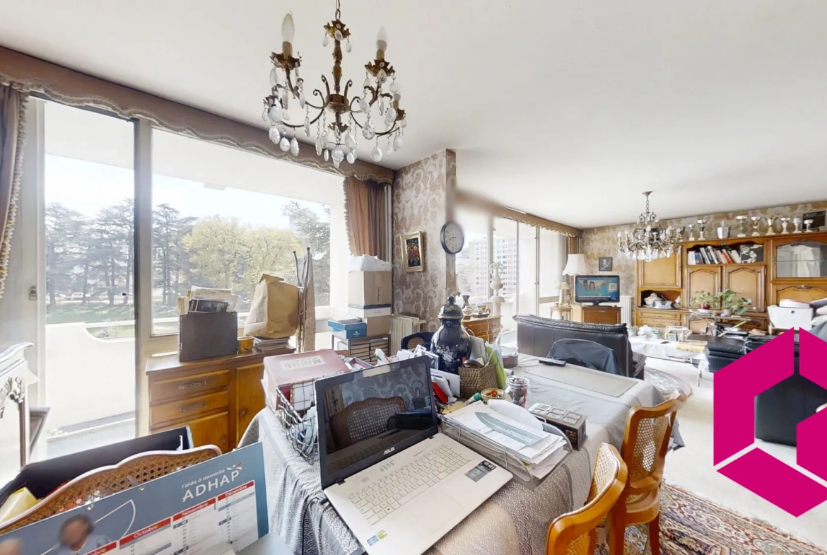 Appartement T5 à rénover avec balcon et garage à Saint-Étienne 