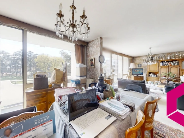 Appartement T5 à rénover avec balcon et garage à Saint-Étienne