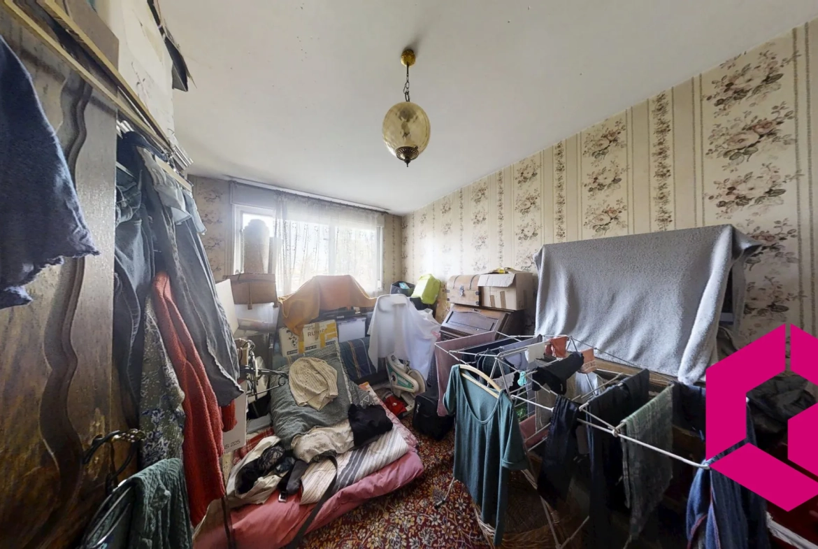 Appartement T5 à rénover avec balcon et garage à Saint-Étienne 