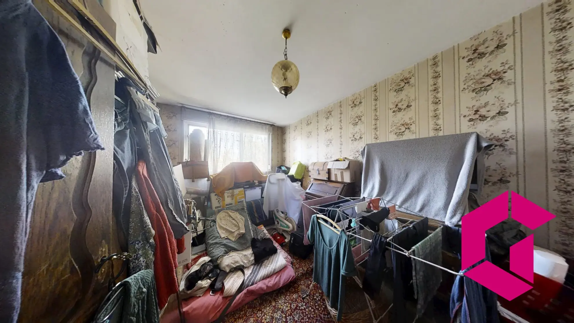 Appartement T5 à rénover avec balcon et garage à Saint-Étienne 