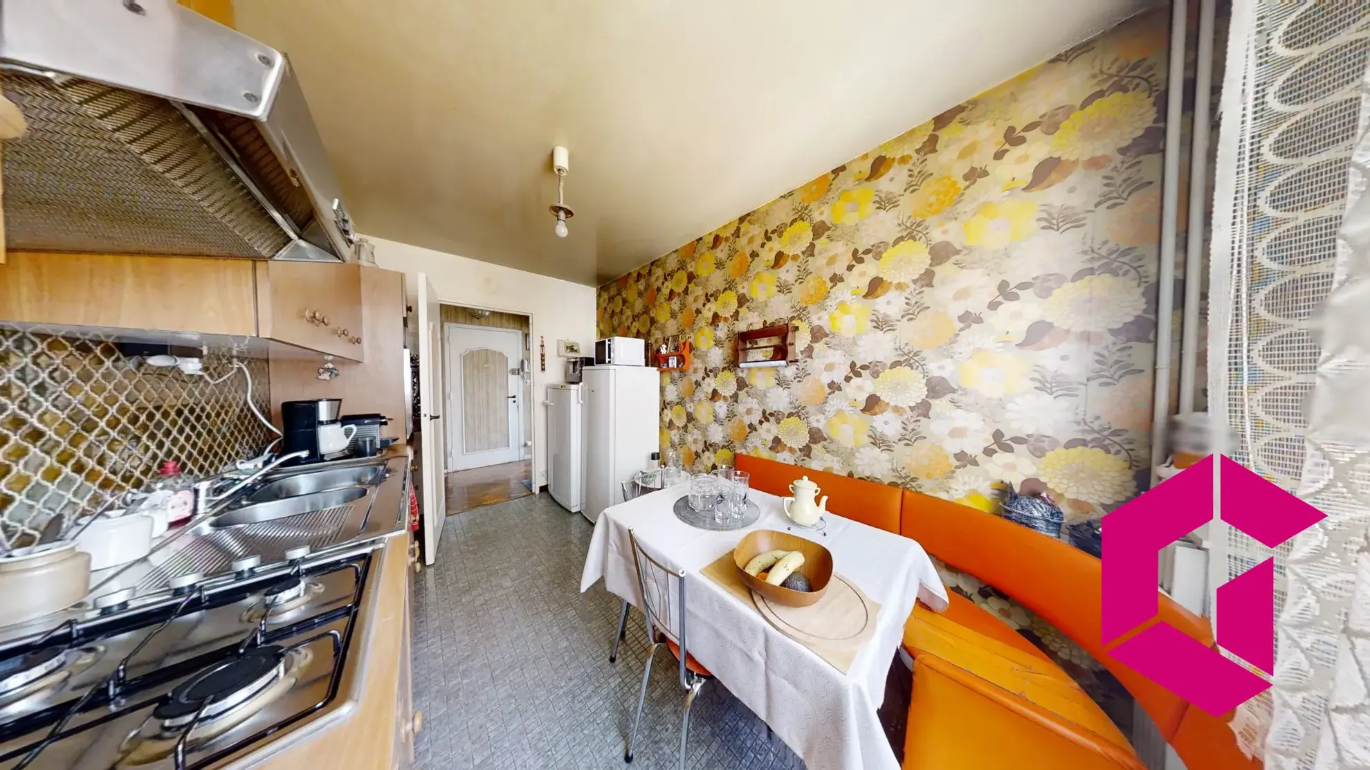 Appartement T5 à rénover avec balcon et garage à Saint-Étienne 