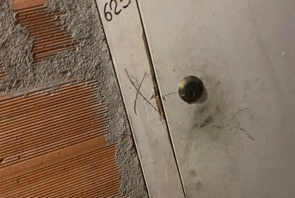 Appartement T5 à rénover avec balcon et garage à Saint-Étienne 