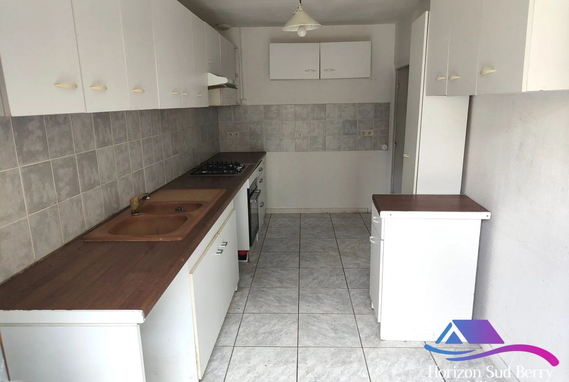 Cuisine aménagée Charmante maison de bourg de 95 m² avec cour à Nohant-Vic 