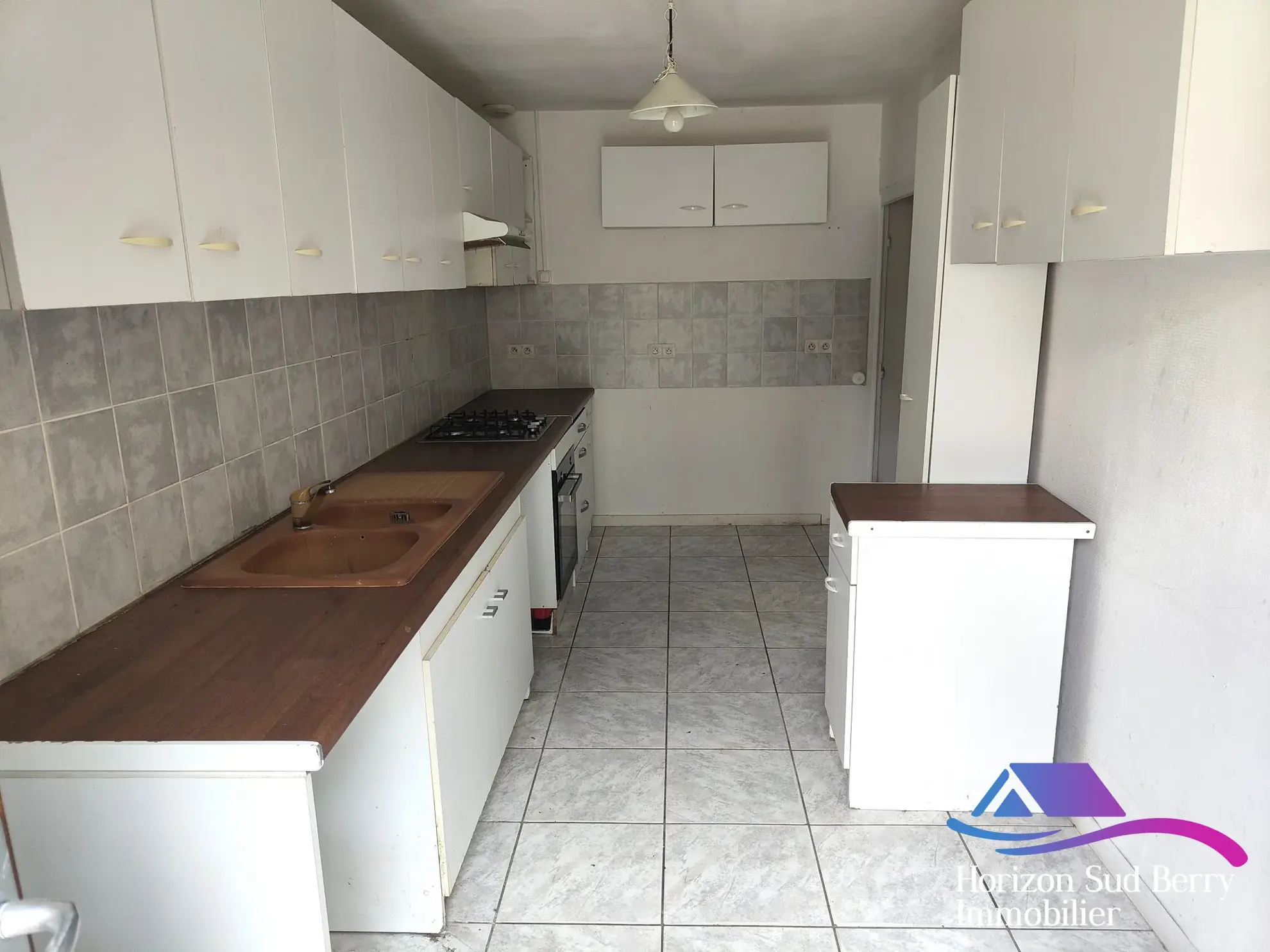 Cuisine aménagée Charmante maison de bourg de 95 m² avec cour à Nohant-Vic 