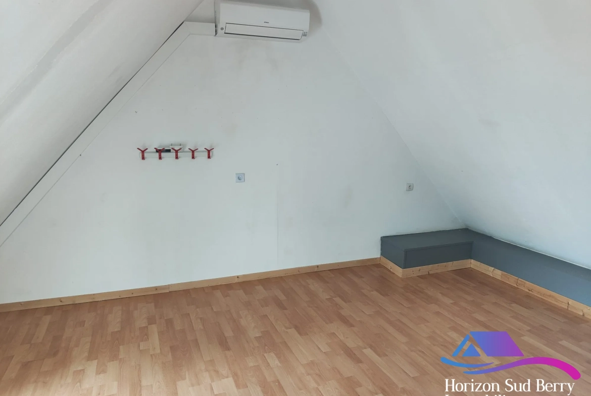 Chambre 3 Charmante maison de bourg de 95 m² avec cour à Nohant-Vic 