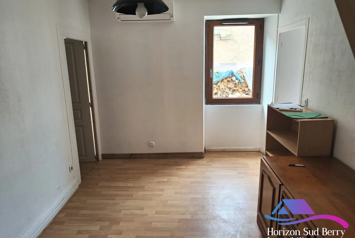 Salle à manger Charmante maison de bourg de 95 m² avec cour à Nohant-Vic 