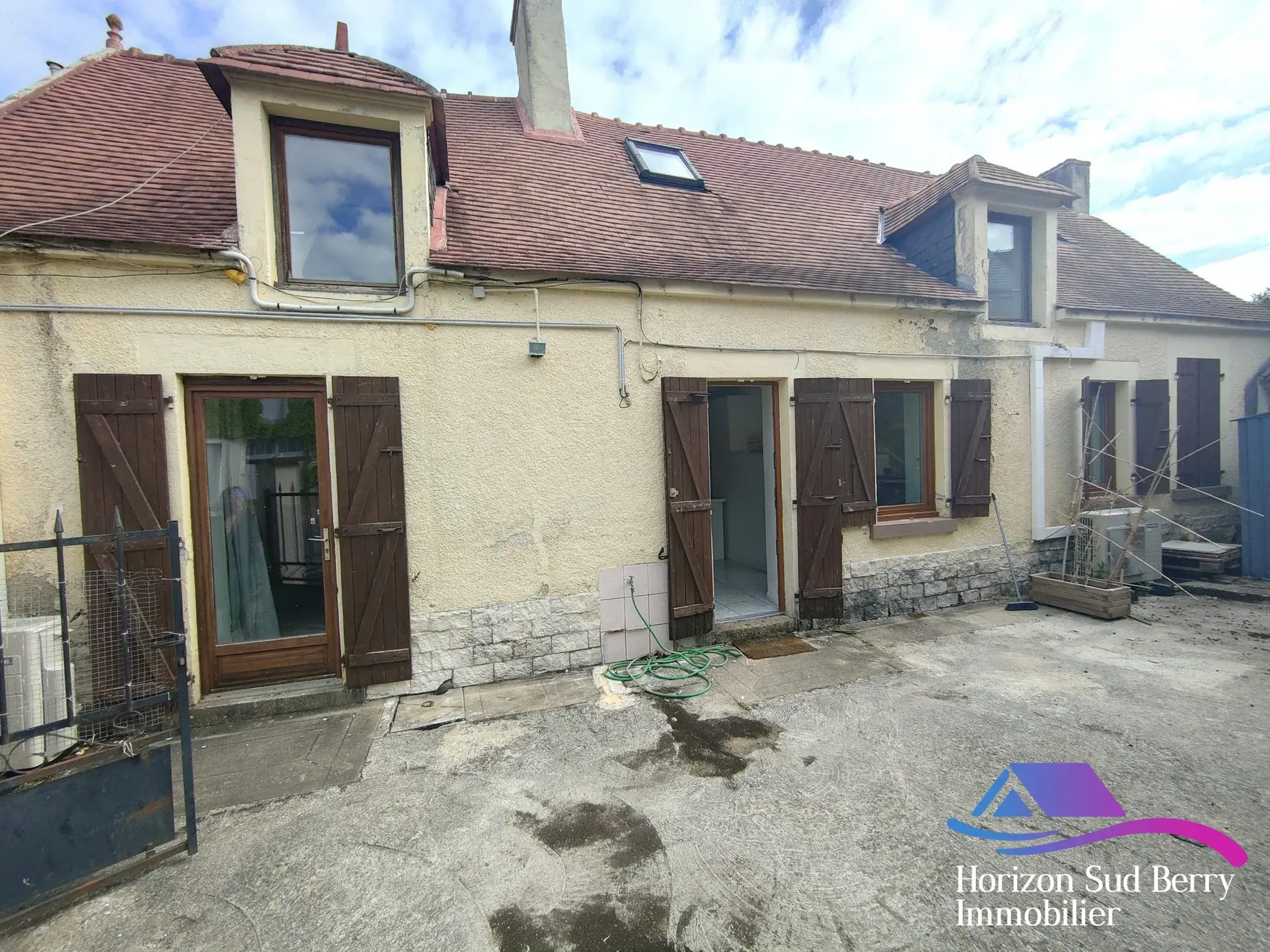 Façade avant Charmante maison de bourg de 95 m² avec cour à Nohant-Vic 