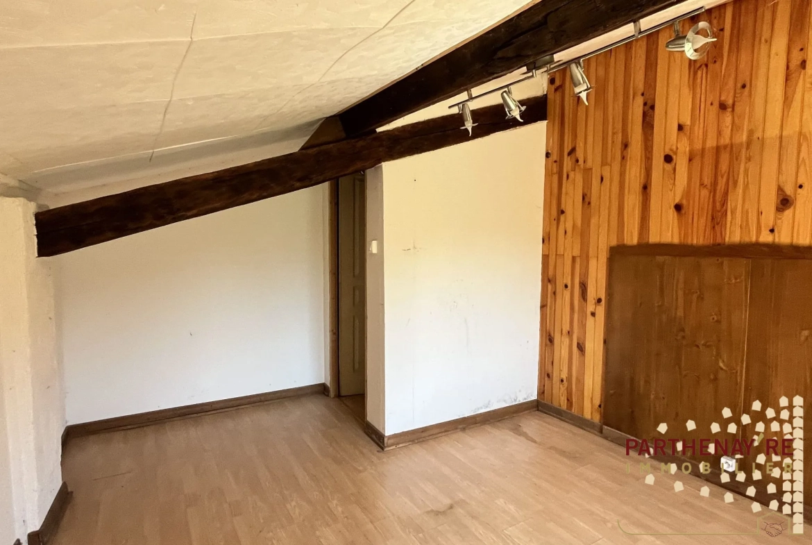 Maison de bourg à rénover à La Peyratte - Proche Parthenay 