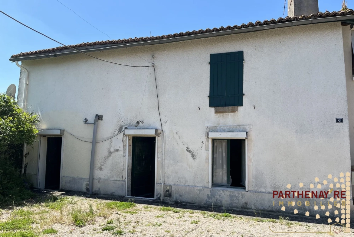 Maison de bourg à rénover à La Peyratte - Proche Parthenay 