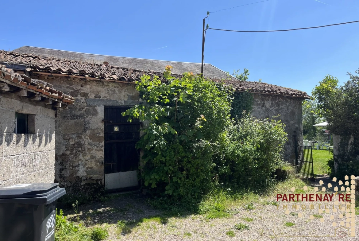 Maison de bourg à rénover à La Peyratte - Proche Parthenay 