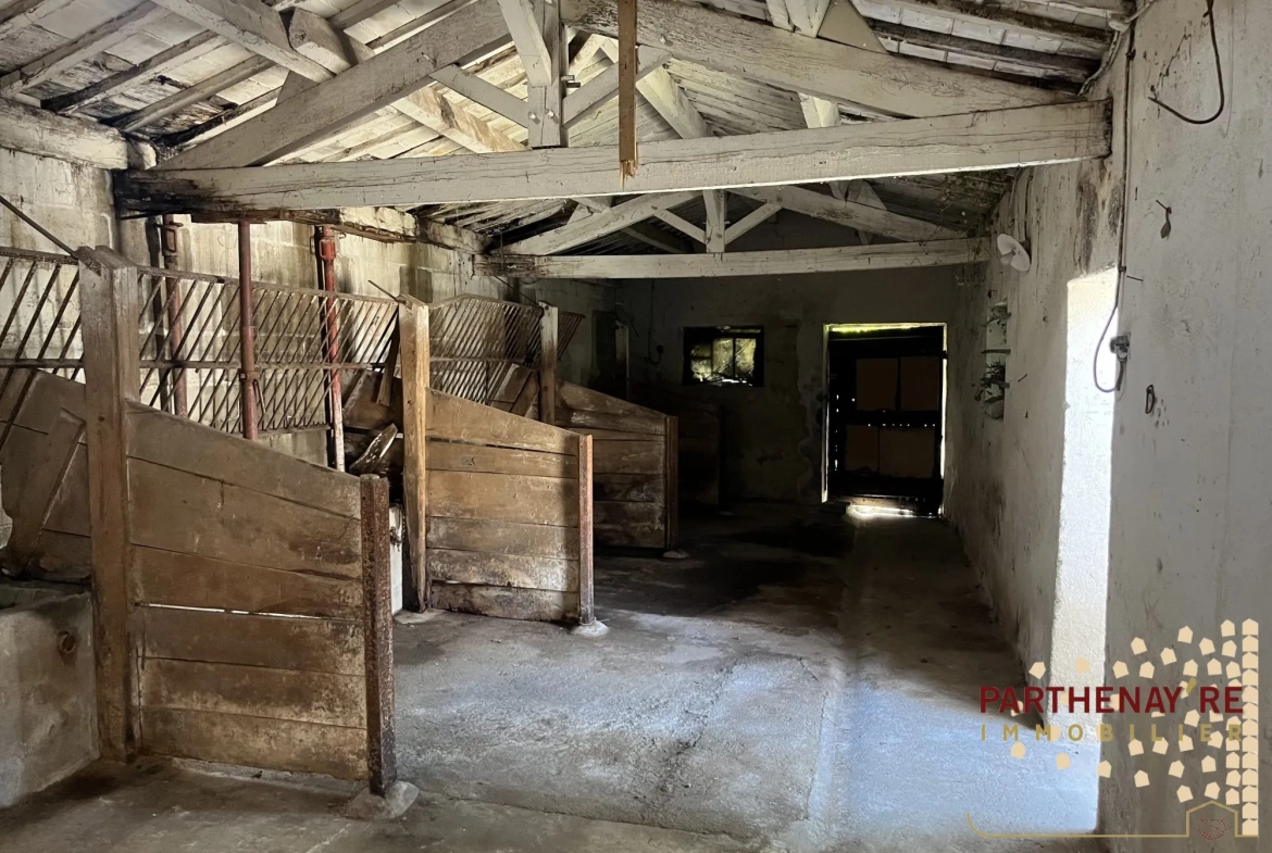 Maison de bourg à rénover à La Peyratte - Proche Parthenay 