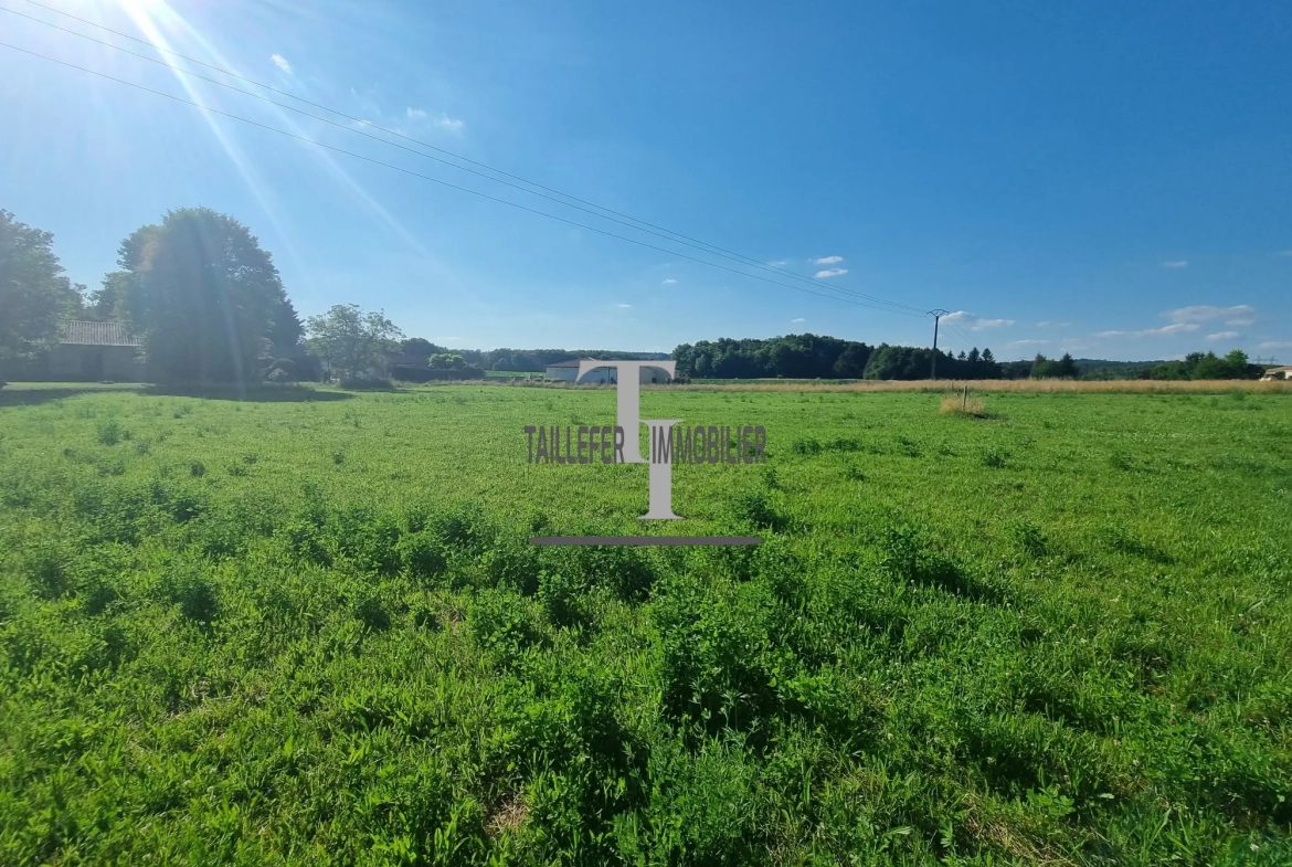 Terrain constructible de 1200 m² à proximité de Saint-Astier 