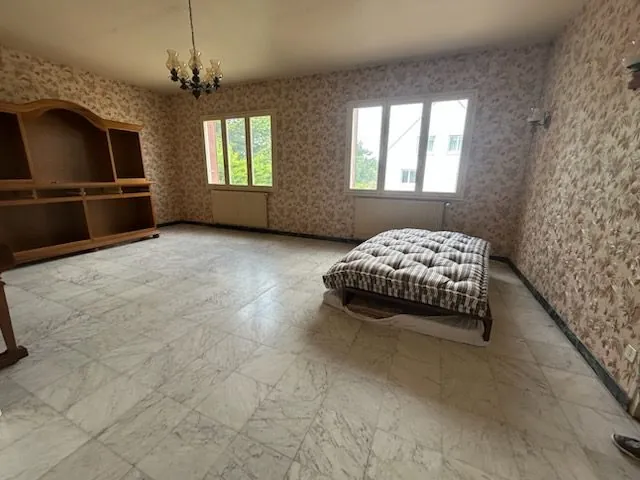 Maison à vendre à Aube, proche commerces, 3 chambres, sous-sol, terrain 500 m² 