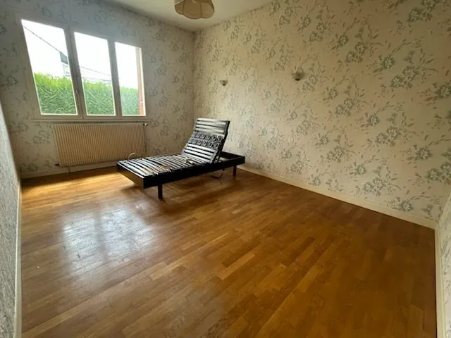 Maison à vendre à Aube, proche commerces, 3 chambres, sous-sol, terrain 500 m² 