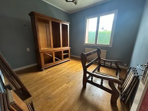 Maison à vendre à Aube, proche commerces, 3 chambres, sous-sol, terrain 500 m² 