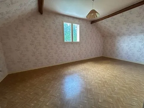 Maison à vendre à Aube, proche commerces, 3 chambres, sous-sol, terrain 500 m² 