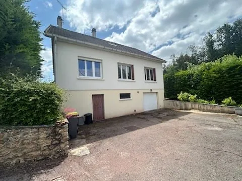 Maison à vendre à Aube, proche commerces, 3 chambres, sous-sol, terrain 500 m² 
