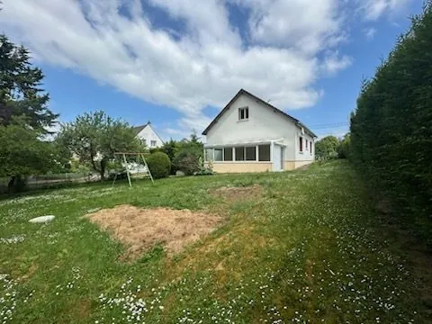 Maison à vendre à Aube, proche commerces, 3 chambres, sous-sol, terrain 500 m² 
