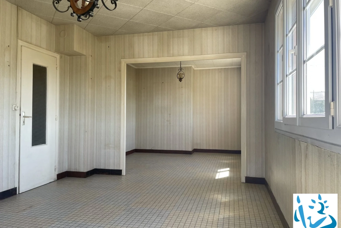 Maison à vendre à Aube, proche commerces, 3 chambres, sous-sol, terrain 500 m² 