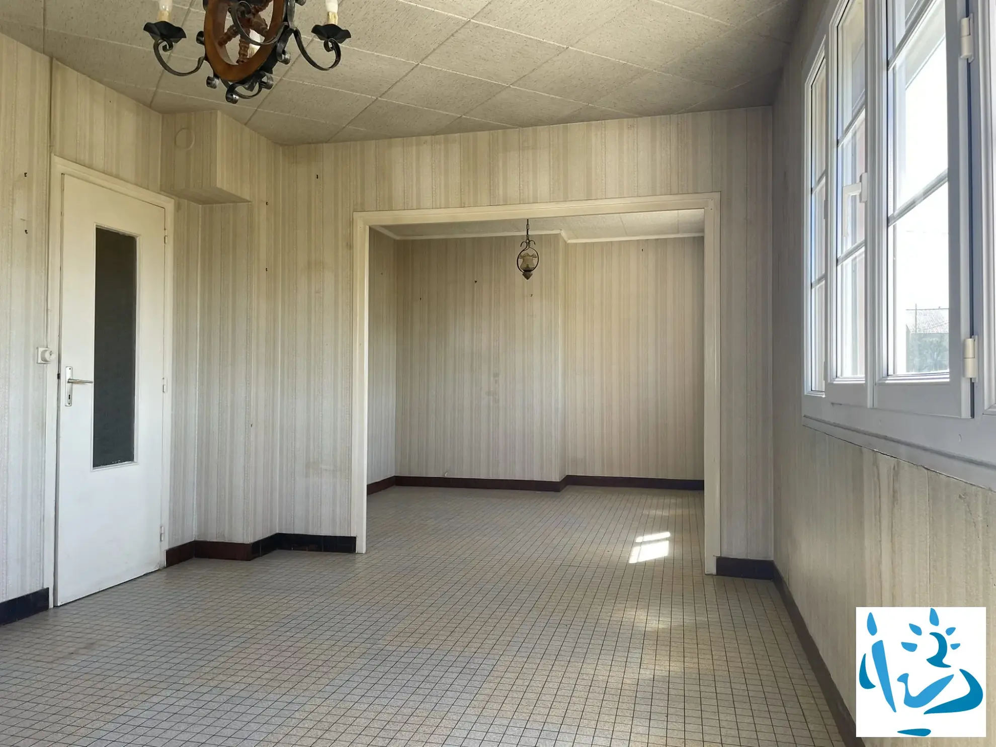 Maison à vendre à Aube, proche commerces, 3 chambres, sous-sol, terrain 500 m² 