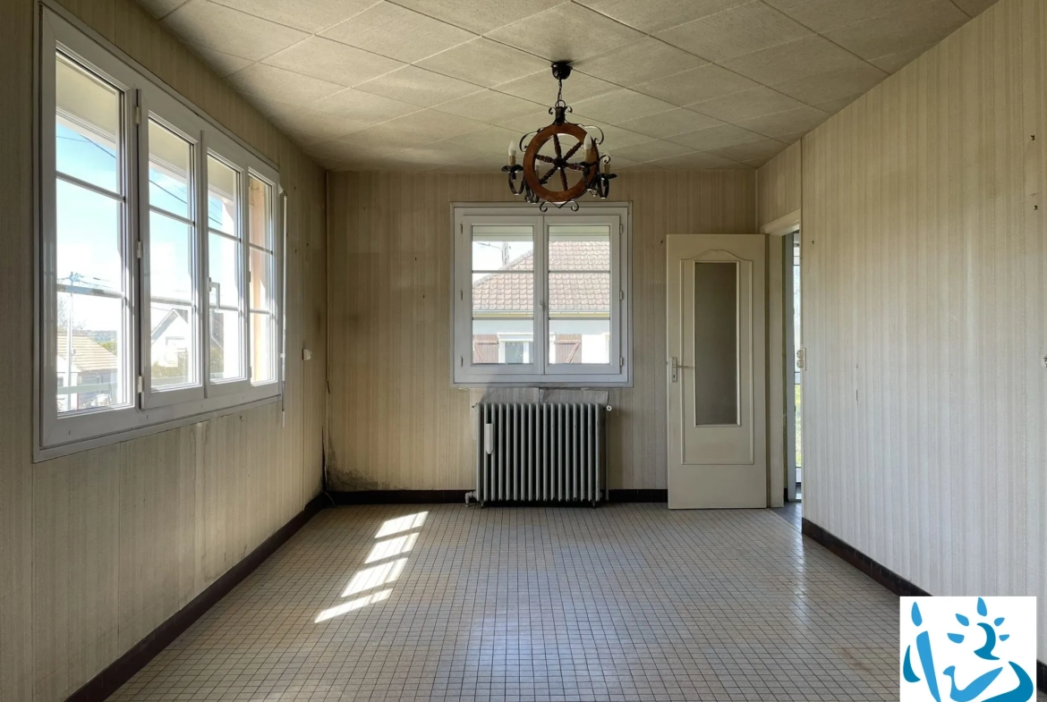 Maison à vendre à Aube, proche commerces, 3 chambres, sous-sol, terrain 500 m² 