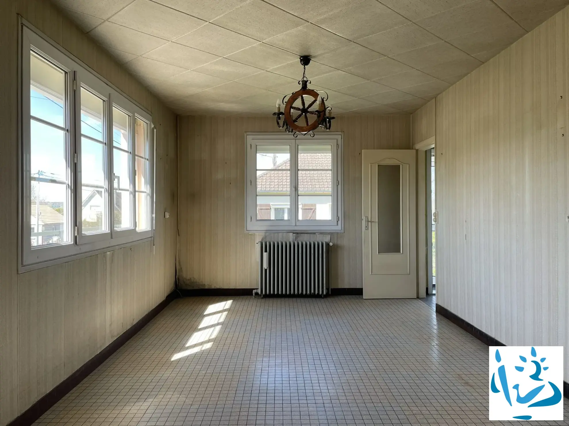 Maison à vendre à Aube, proche commerces, 3 chambres, sous-sol, terrain 500 m² 