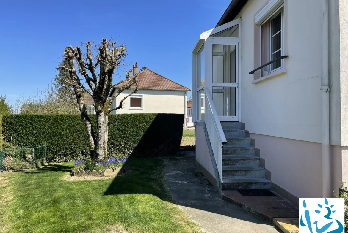 Maison à vendre à Aube, proche commerces, 3 chambres, sous-sol, terrain 500 m² 