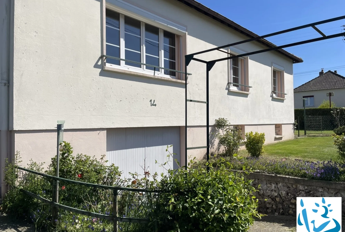 Maison à vendre à Aube, proche commerces, 3 chambres, sous-sol, terrain 500 m² 
