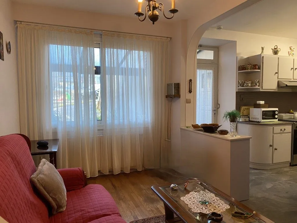 Propriété en pierre à Eymoutiers avec garage, véranda et potentiel locatif 