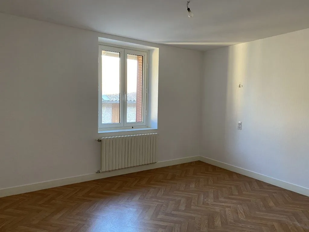 Propriété en pierre à Eymoutiers avec garage, véranda et potentiel locatif 