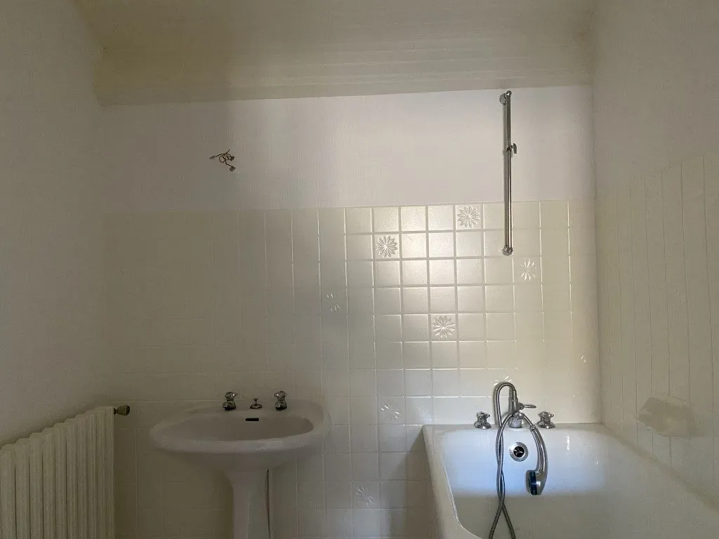 Propriété en pierre à Eymoutiers avec garage, véranda et potentiel locatif 