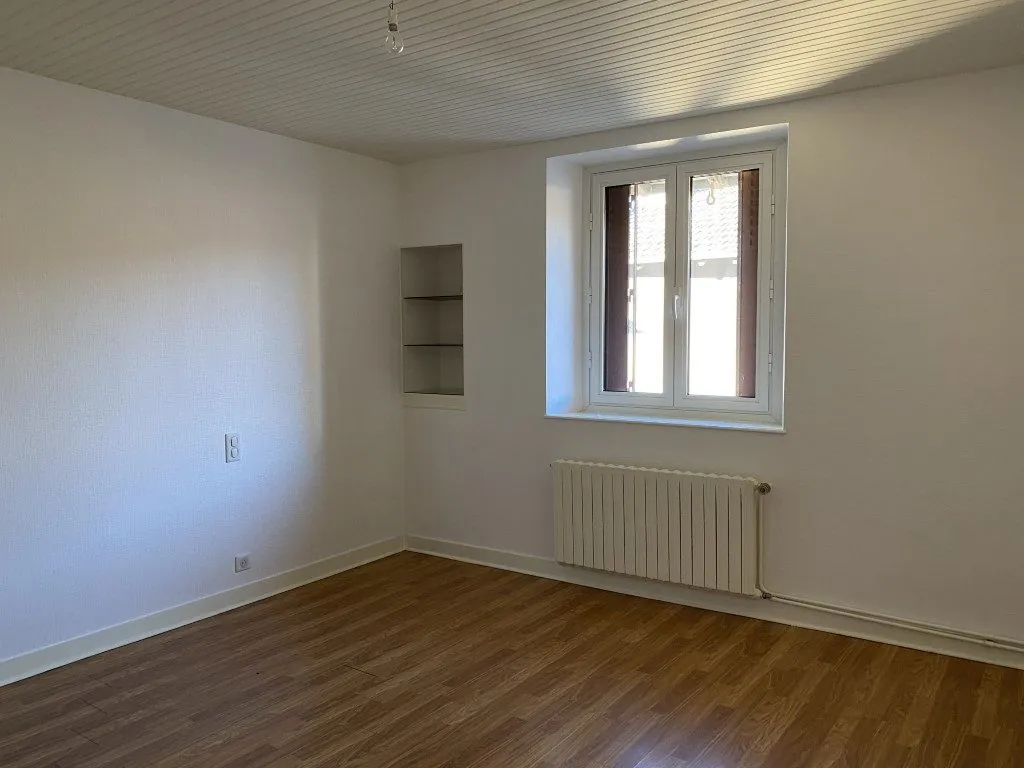 Propriété en pierre à Eymoutiers avec garage, véranda et potentiel locatif 
