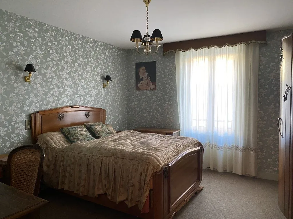 Propriété en pierre à Eymoutiers avec garage, véranda et potentiel locatif 