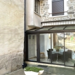 Propriété en pierre à Eymoutiers avec garage, véranda et potentiel locatif