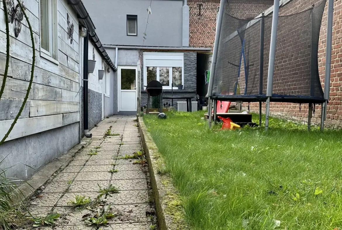 Maison mitoyenne à Walincourt-Selvigny à vendre avec jardin et garage 